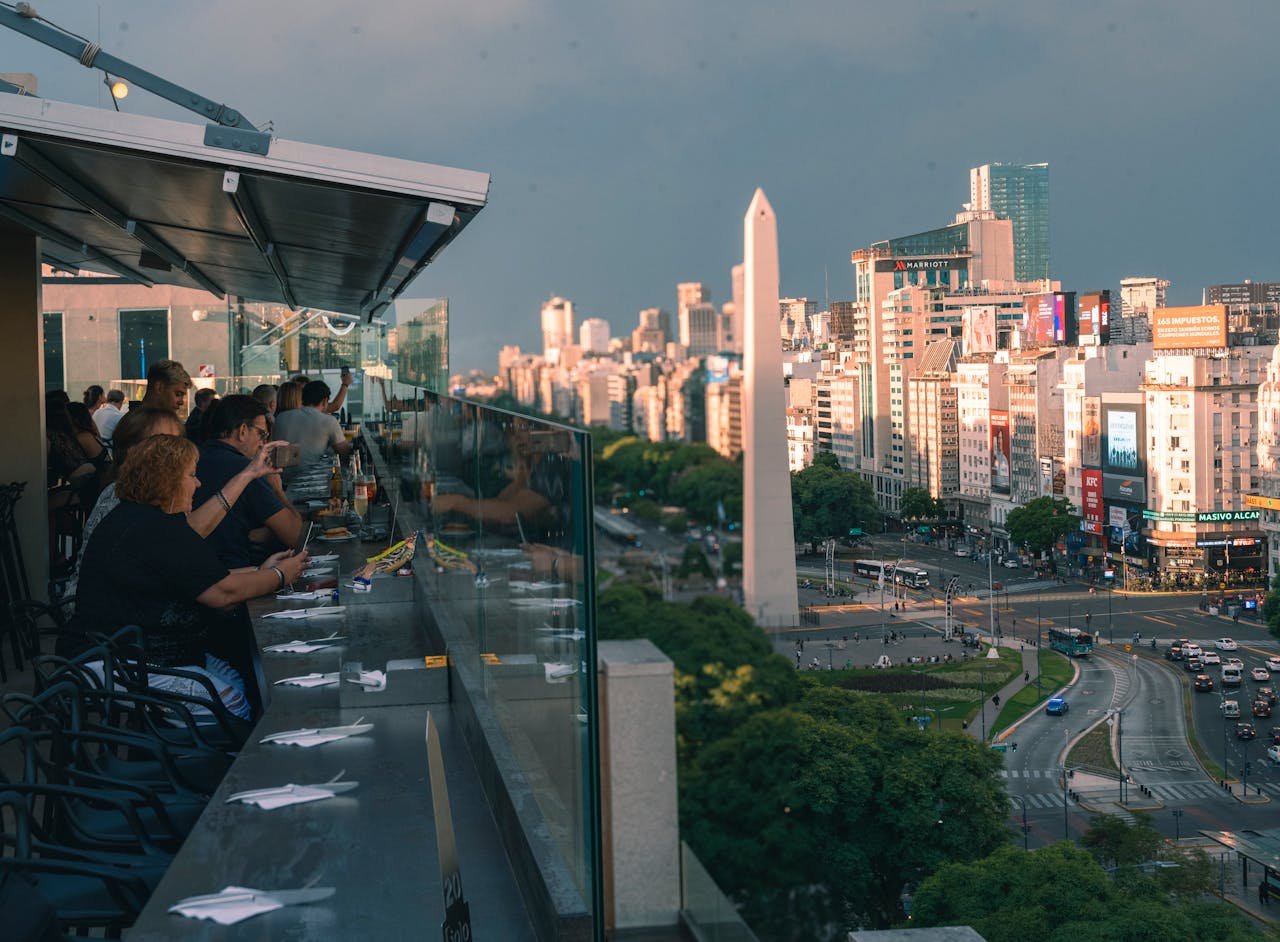 The Art of Drawing Readers In: Your attractive post title goes here Enjoy a dining experience with stunning views of Buenos Aires and the iconic Obelisk.